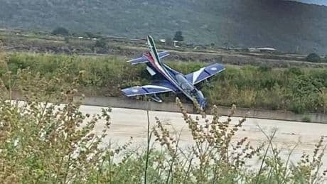 Pantelleria, tre Frecce Tricolore coinvolte in un incidente. Un pilota ferito a una gamba