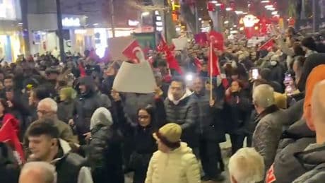 Kocaeli Üniversitesindeki Mart protestosuna dava: Hukuksuz kovuşturmalar bizi yıldıramayacak