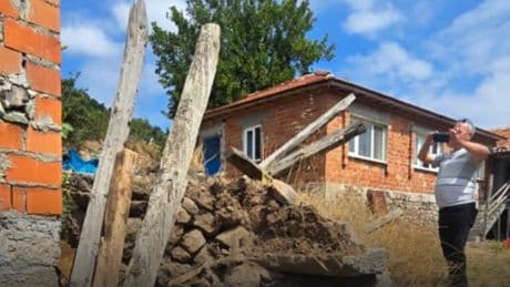 Balıkesir'de korkutan deprem! Büyüklüğünü Kandilli: 5,1 AFAD: 4,9 diye açıkladı