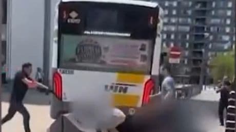 Apuñalamiento en Bélgica: un hombre mata a una persona y hiere a otra en el interior de un autobús