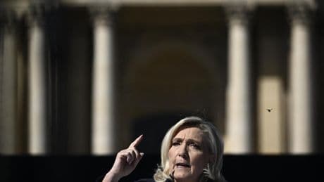 Golpe de timón de Le Pen tras su inhabilitación: de la apuesta por la normalización a la 'trumpización'