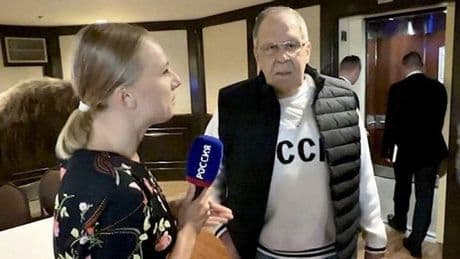 Lavrov llega a Alaska vestido con una sudadera con las siglas de la Unión Soviética