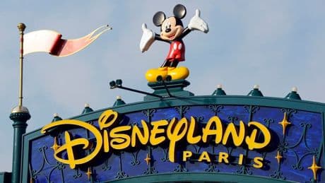 Disneyland: l'organisateur du faux mariage avec une enfant est connu au Royaume-Uni pour "infractions à caractère sexuel sur des mineurs"