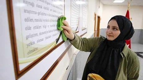 Üniversitede temizlik personeliydi, YKS’de derece yaptı: Doktor olmak istiyorum