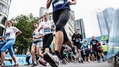 Firmenlauf: Joggen mit Kollegen: Zehntausende Teilnehmer beim Firmenlauf