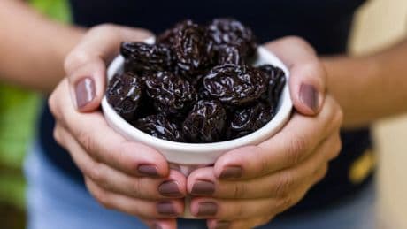El curioso efecto de las ciruelas en la salud de las mujeres