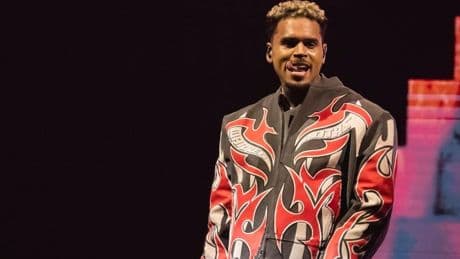 Chris Brown in VK aangeklaagd om mishandeling