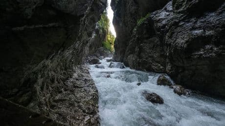 Garmisch-Partenkirchen: Alpen-Unglück – Wasserfall reißt Mutter in den Tod