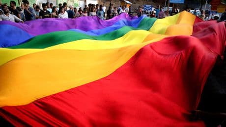L’Fbi dà la caccia a chi mutila i bimbi. Ira del mondo Lgbt
