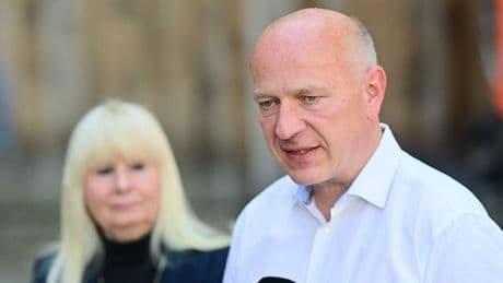 Viele Demos: Wegner freut sich über friedlichen 1. Mai