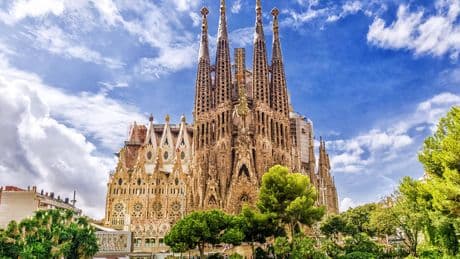 Face à l’afflux touristique, Barcelone délimite une zone selfies à la Sagrada Familia