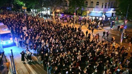„Alles im Rahmen“ – Polizei meldet friedlichen Start in 1. Mai