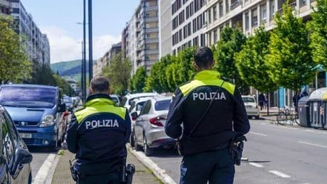 Dos ladrones roban el coche a una familia en Vitoria cuando se preparaba para irse de vacaciones