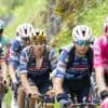 Evenepoel koerst alert mee voorin op lange slotklim, vroege vlucht ingerekend