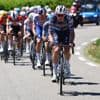 Arensman en Eenkhoorn in grote kopgroep op weg naar mythische Mont Ventoux