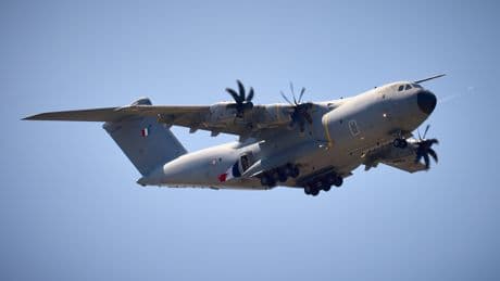 Emmanuel Macron vient au Bourget en A400M pour parler de l'espace