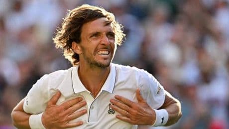La performance d’Arthur Rinderknech, tennisman français qui élimine le numéro 3 mondial, Alexander Zverev, à Wimbledon