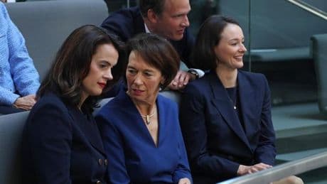 Merz‘ Familie zeigt sich im Bundestag – und erlebt Schlappe mit