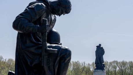 Historischer Tag: Berlin: Gedenken an Kriegsende ohne andere Nationen