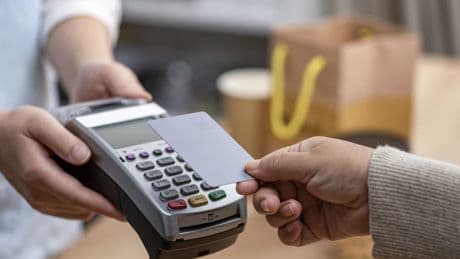 Münchner Bar schafft Bargeld ab