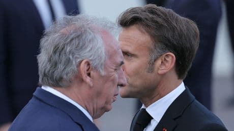 Entre Emmanuel Macron et François Bayrou, les relations se troublent