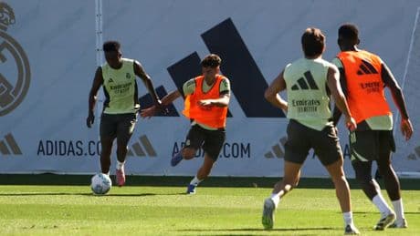 Entrenamiento del Madrid con Vini, Rodrygo, Carreras... y muchos &#039;mirlos&#039;