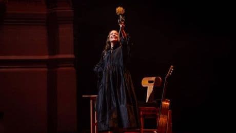 Natalia Lafourcade detiene el tiempo en el Liceu con su radical arte de la canción