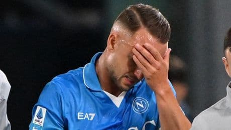 Napoli loopt averij op in titelstrijd, Inter wint in waterballet en nadert koploper