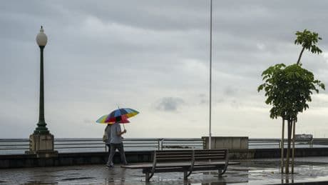 La AEMET emite múltiples alertas por lluvia y tormenta en un lunes marcado por el descenso de las temperaturas