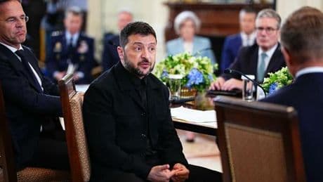 Ucraina, le critiche degli oppositori e il rebus internazionale: Zelensky sotto pressione