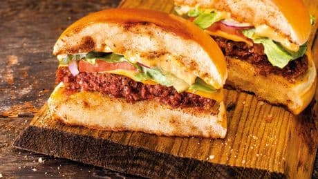 Vaut-il mieux manger deux burgers ou un burger et une frite? Un nutritionniste répond