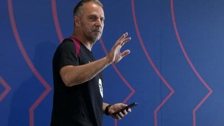La UEFA levanta la sanción a Flick y podrá dirigir al Barça en el estreno de Champions