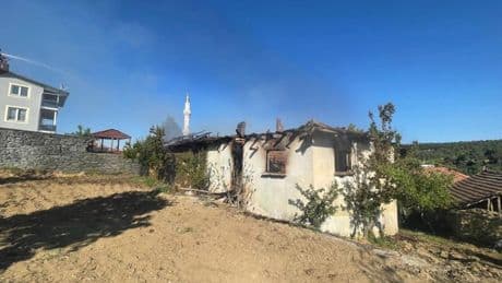 Uşak'tan acı haber: 92 yaşındaki adam evde çıkan yangında can verdi