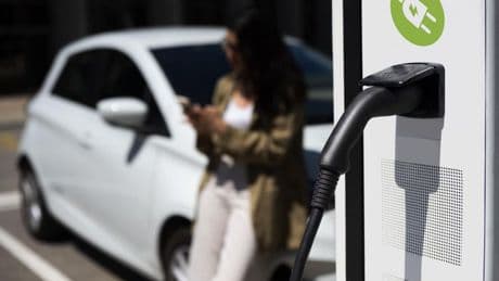 ¿Cómo puedes instalar un cargador para tu coche eléctrico?