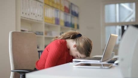 Sédentarité au travail: 8 conseils simples pour éviter de rester assis au bureau 8 heures par jour