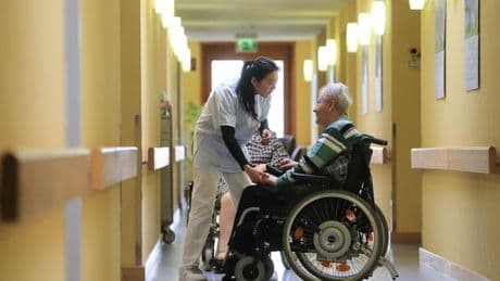 Pflegenotstand: Verband: Pflegekräfte warten monatelang auf Anerkennung