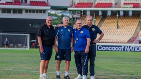 Kees Jansma met Dick Advocaat, Cor Pot en Casper van Eijck op wereldreis: ’Ze zijn net die van de Muppet Show’