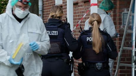 Tatverdächtiger festgenommen - Streit im Hausflur endet tödlich