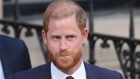Harry visits Windsor to leave flowers and pay respects to late Queen