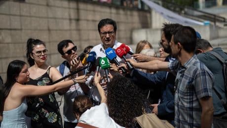 El PSOE promociona a Abascal frente a Feijóo y califica al PP de "entente de mentiras" sin rectificar la de la bomba lapa