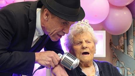 Royaume-Uni: Ethel Caterham, doyenne de l'humanité, fête ses 116 ans