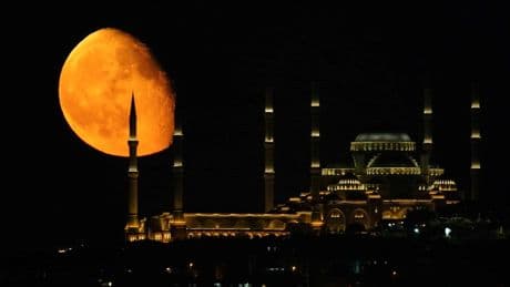 Gözlerinize inanamayacaksınız: "Ay Yanılsaması" geceyi süsleyecek