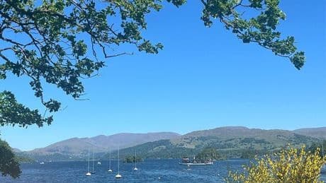 I visited a spectacular town with mountain views and lake tours — I'd definitely go back