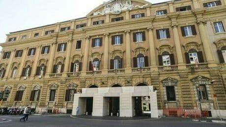 Stretta sui ministri, il richiamo del Mef: «Stop a nuova spesa»