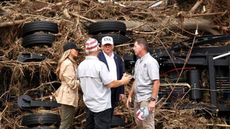 “Un río estrecho se convirtió en un monstruo”: Trump visita las zonas afectadas por la inundación en Texas