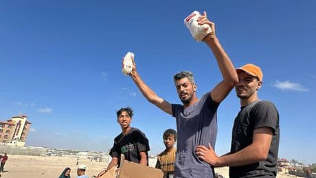 Nach Monaten der Blockade: Tumult und Freude: Erste Lebensmittel aus Israel erreichen Menschen in Gaza