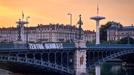 OL: «Textor dehors», «Textor, la guerre est déclarée»... Des banderoles hostiles déployées à Lyon