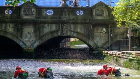 Ermittlungen: Surf-Unfall: Suche in Eisbach vorerst ohne neue Erkenntnis
