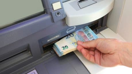 Kein Bargeld mehr: Bank schafft in allen Filialen die Bankautomaten ab