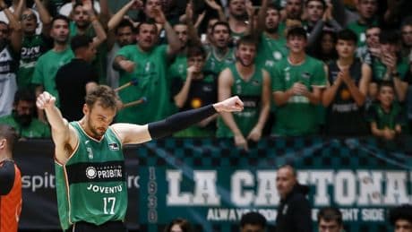 La Penya busca poner la guinda con la renovación de Dekker